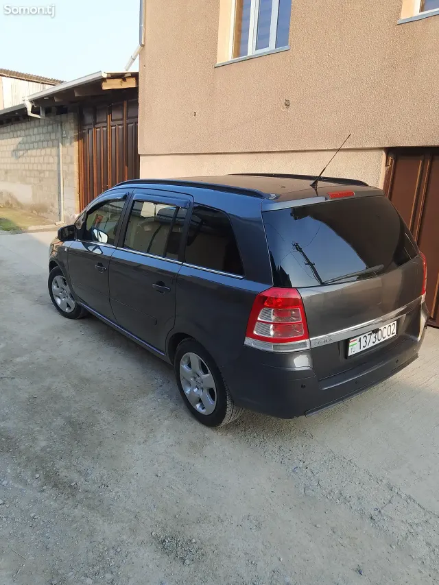 Opel Zafira 2010 · 1.8 MT