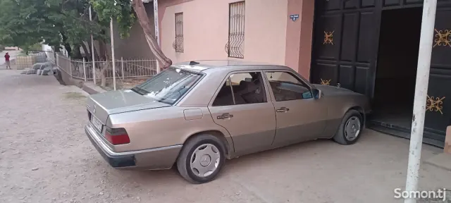 Mercedes-Benz W124 1991 · 2.0 MT