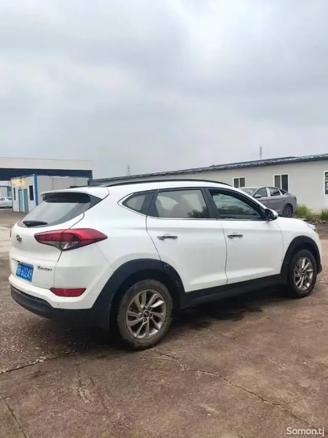 Hyundai Tucson 2015 · 1.6 AT