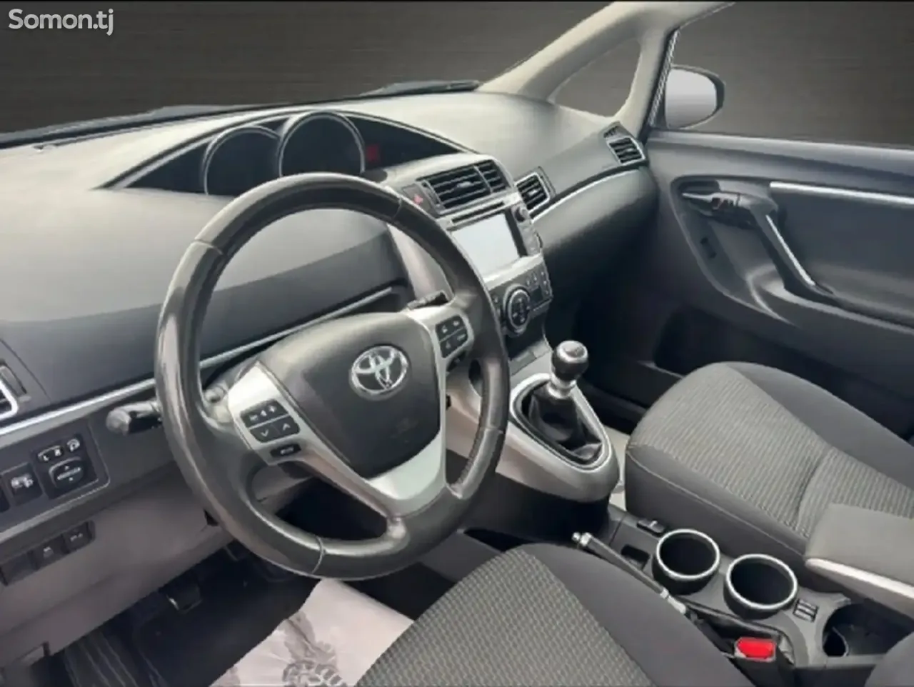Toyota Verso 2014 · 1.6 MT