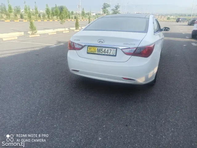 Hyundai Sonata 2011 · 2.0 AT