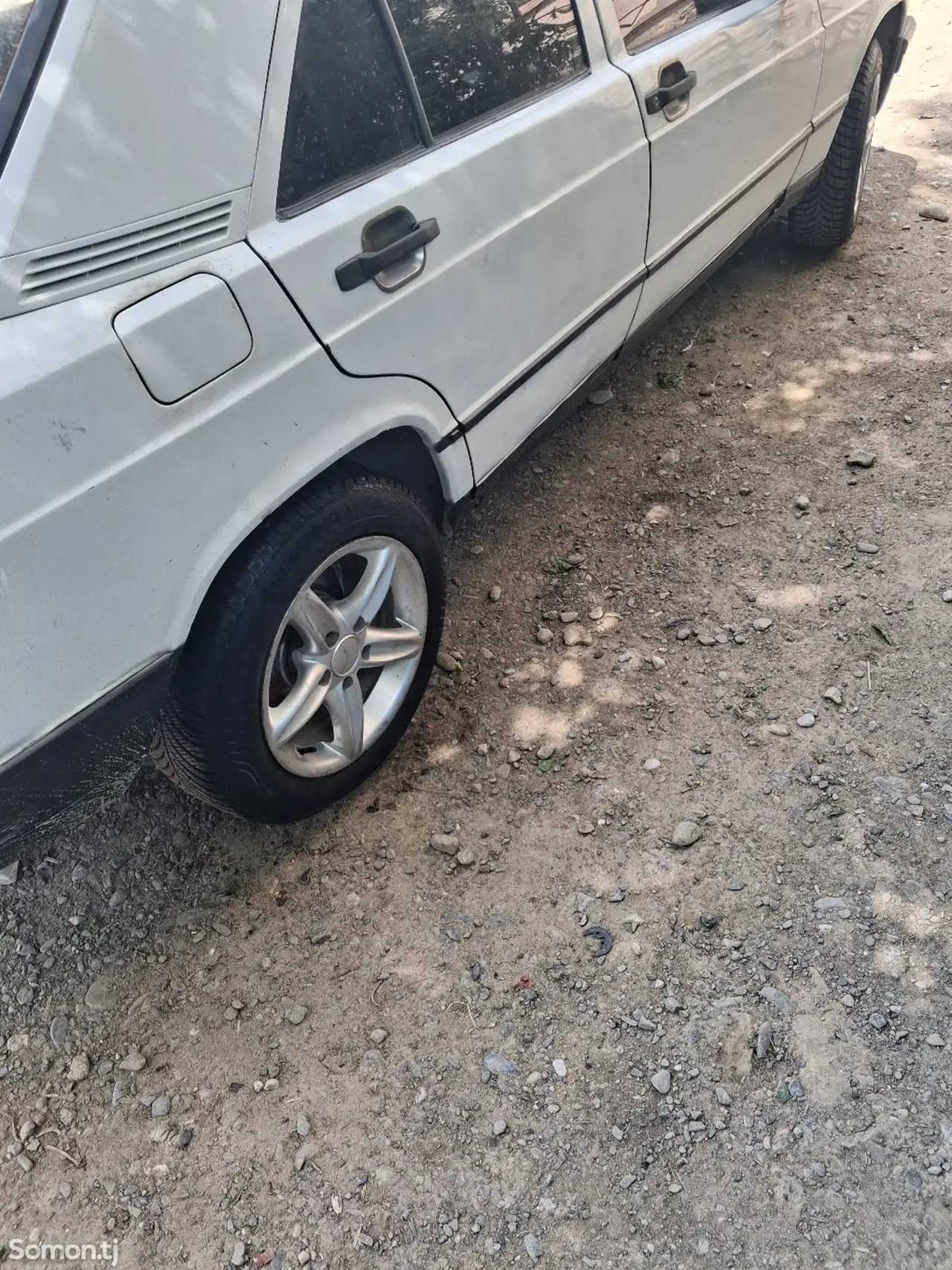 Mercedes-Benz W201 1988 · 2.2 MT