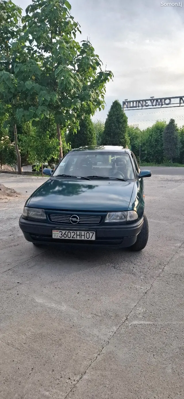 Opel Astra F 1995 · 1.6 MT