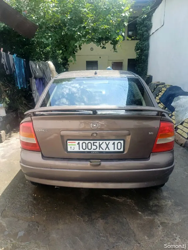 Opel Astra G 1998 · 1.6 MT