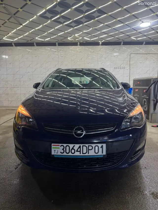 Opel Astra J 2014 · 1.7 MT