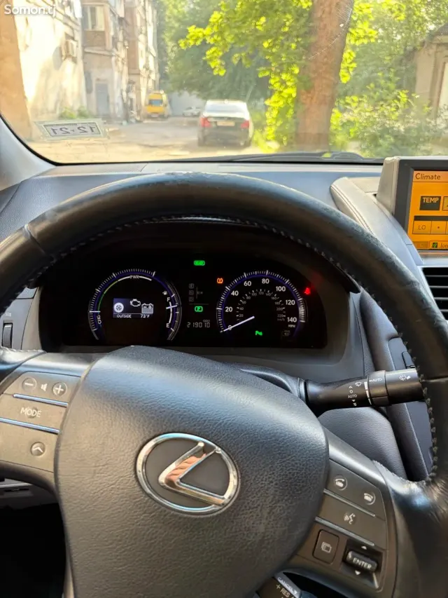 Lexus HS series 2010 · 2.5 AT