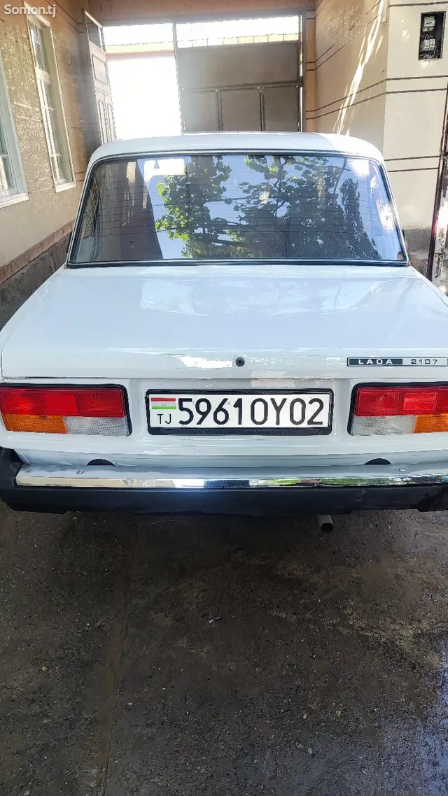 Lada (ВАЗ) 2107 2000 · 1.6 MT