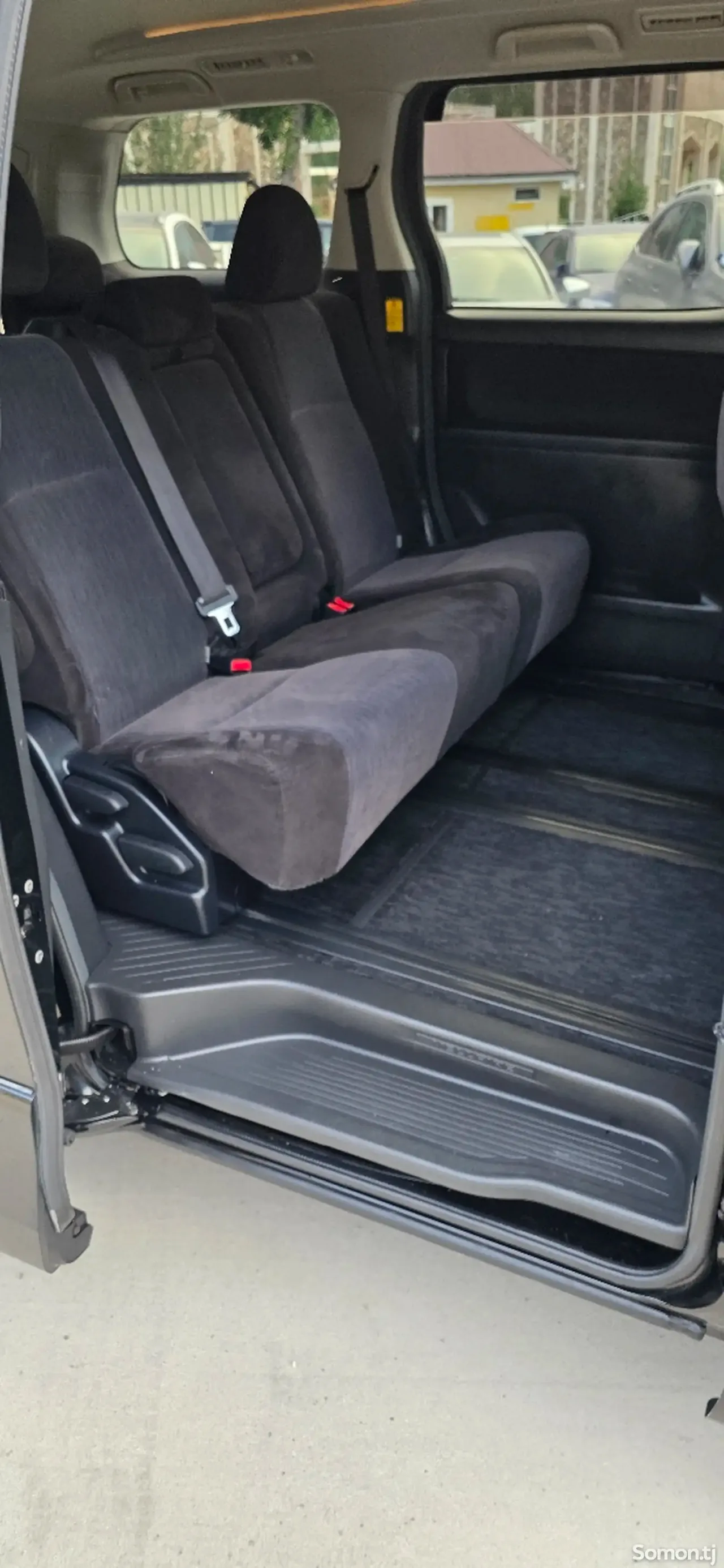 Toyota Vellfire 2014 · 2.4 AT