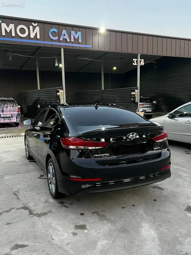 Hyundai Avante 2015 · 1.7 AT