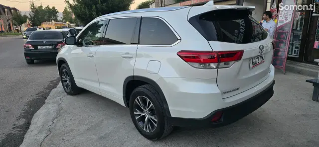 Toyota Highlander 2016 · 3.5 AT