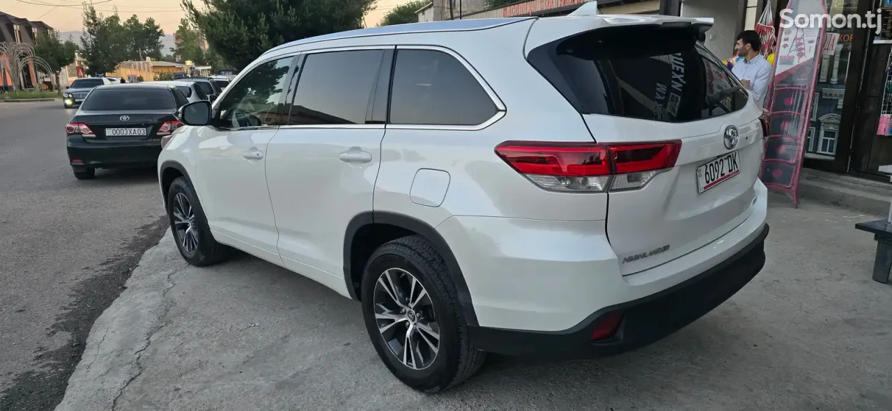 Toyota Highlander 2016 · 3.5 AT