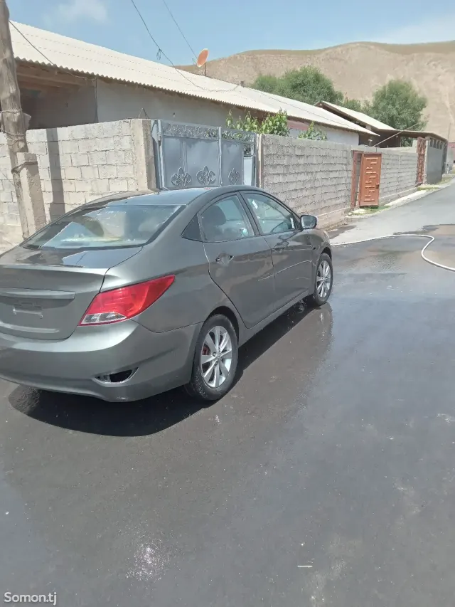 Hyundai Solaris 2014 · MT