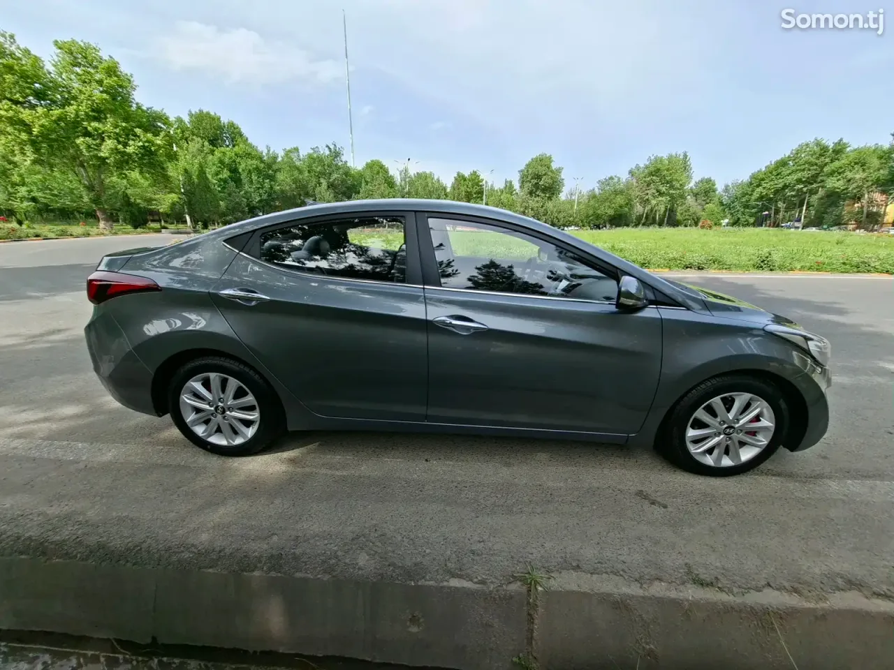 Hyundai Avante 2015 · 1.6 AT
