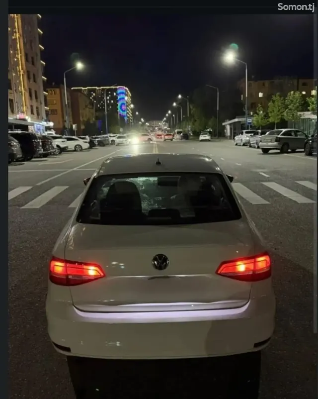 Volkswagen Jetta 2015 · 1.6 MT