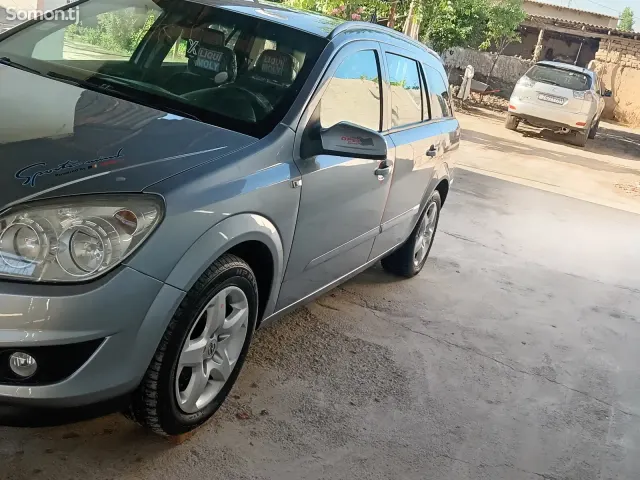 Opel Astra H 2008 · 1.8 AT