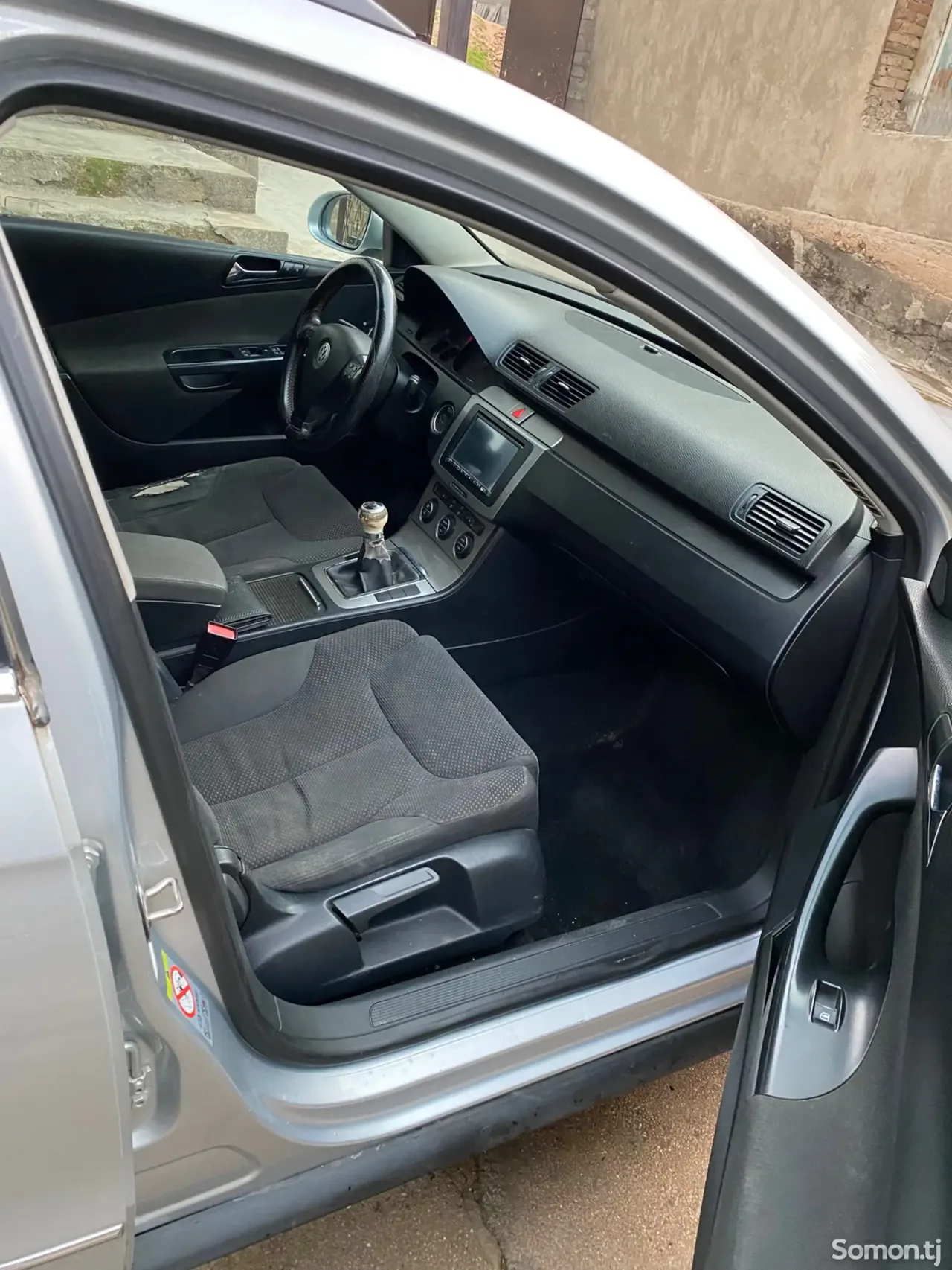 Volkswagen Passat 2006 · 2.0 MT