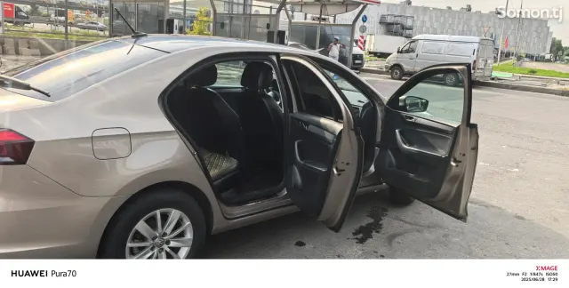 Volkswagen Polo 2021 · 1.6 AT