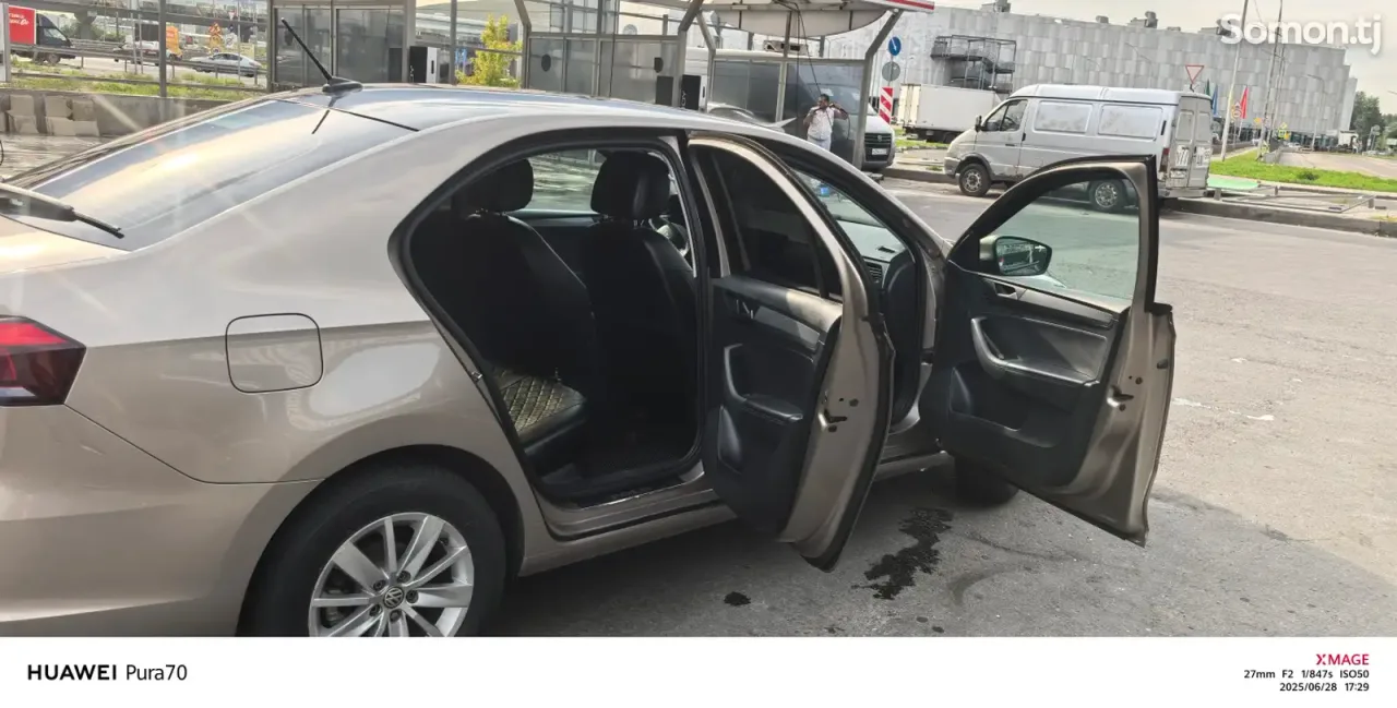 Volkswagen Polo 2021 · 1.6 AT