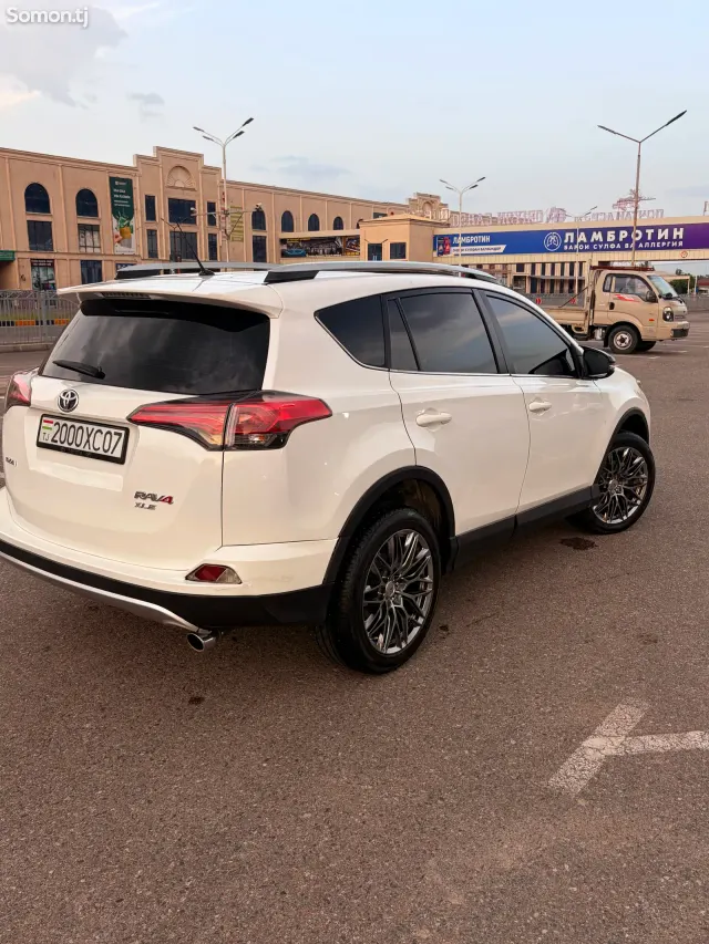 Toyota RAV 4 2014 · 2.5 AT