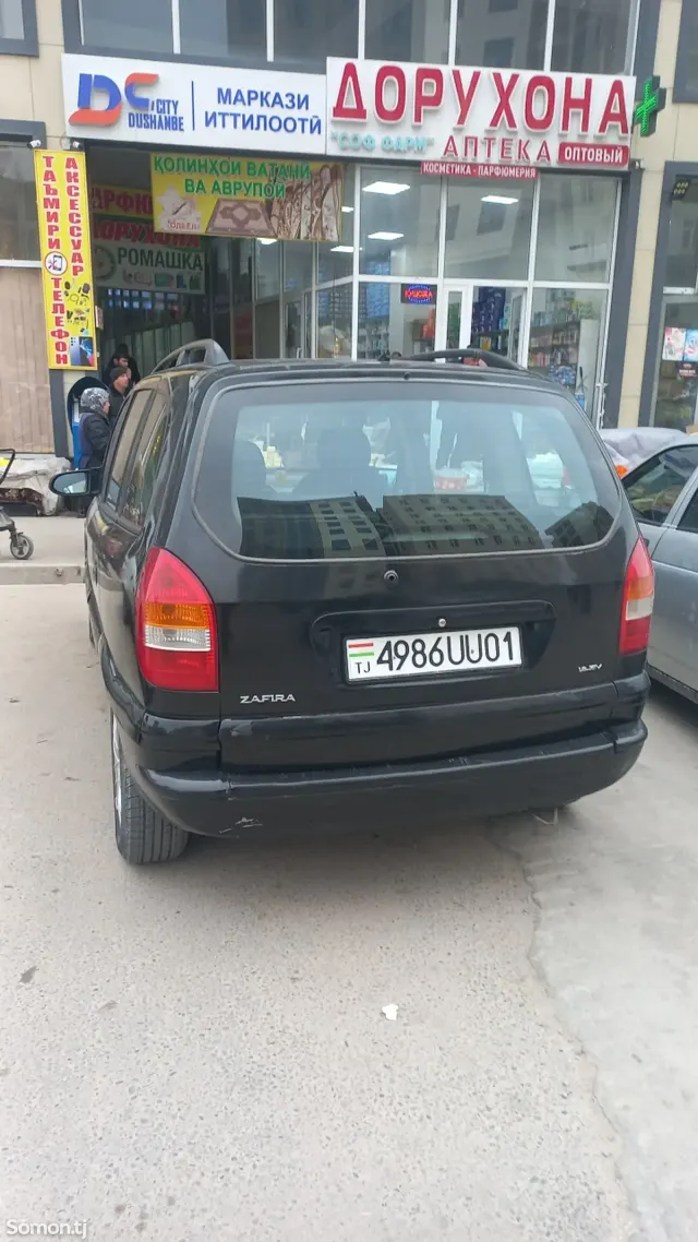 Opel Zafira 2000 · 1.6 MT