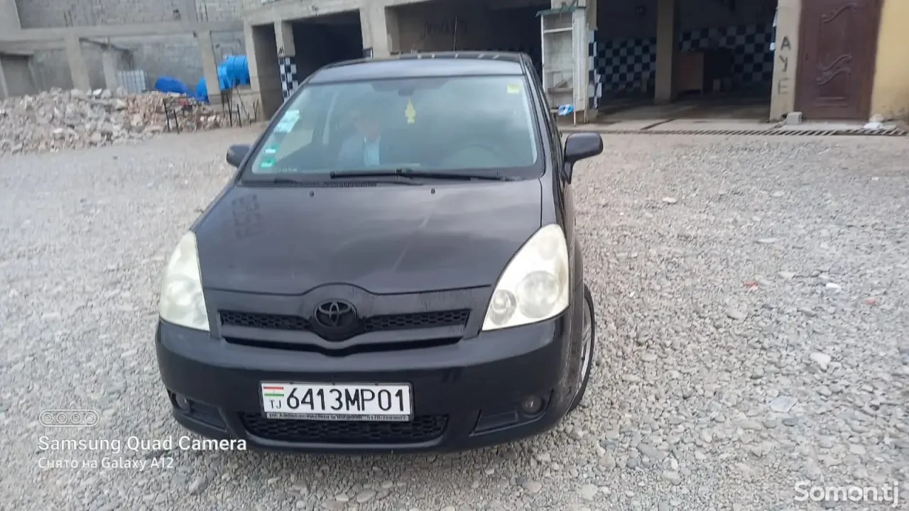 Toyota Corolla Verso 2006 · 2.2 MT