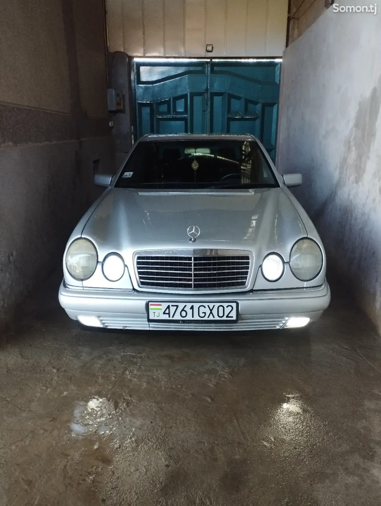 Mercedes-Benz E class 1997 · 2.2 MT