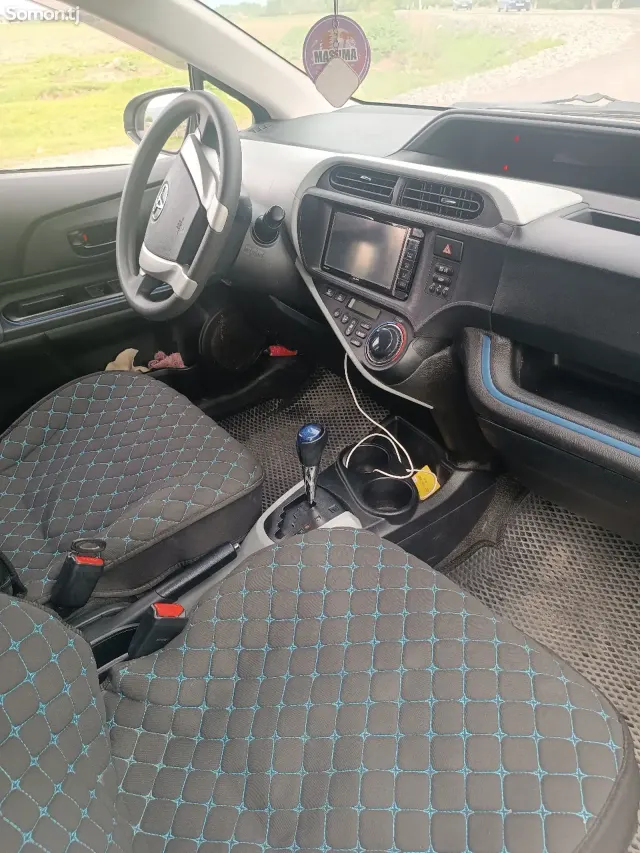 Toyota Aqua 2014 · 1.3 AT