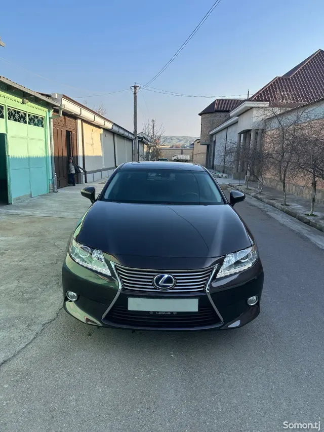 Lexus ES series 2015 · 2.5 AT