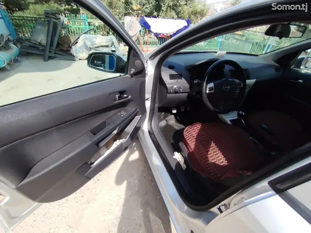 Opel Astra H 2007 · 1.6 MT