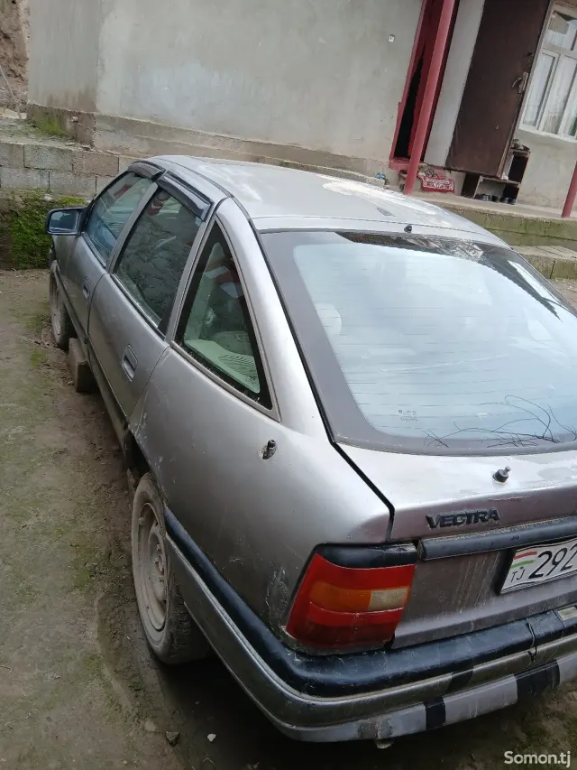Opel Vectra A 1994 · 1.6 MT