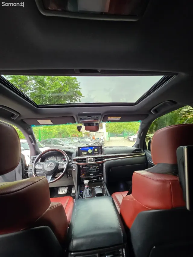 Lexus LX series 2017 · 5.7 AT