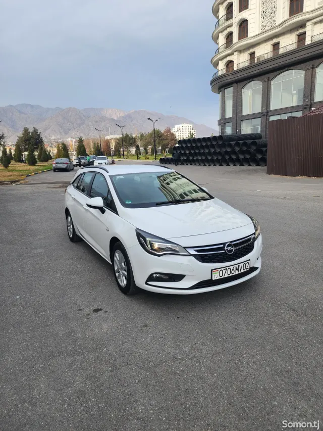 Opel Astra K 2019 · 1.6 MT