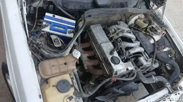 Mercedes-Benz W201 1991 · 2.0 MT