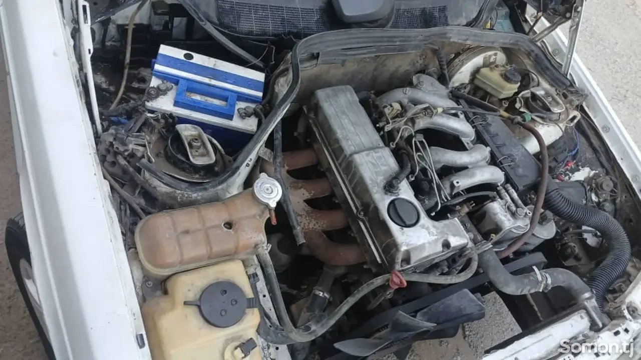 Mercedes-Benz W201 1991 · 2.0 MT