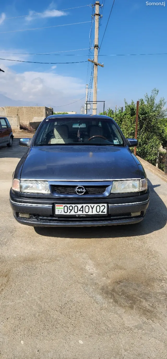 Opel Vectra A 1995 · 1.6 MT