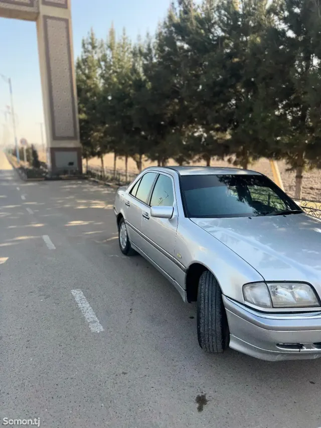 Mercedes-Benz C class 2000 · 2.4 AT