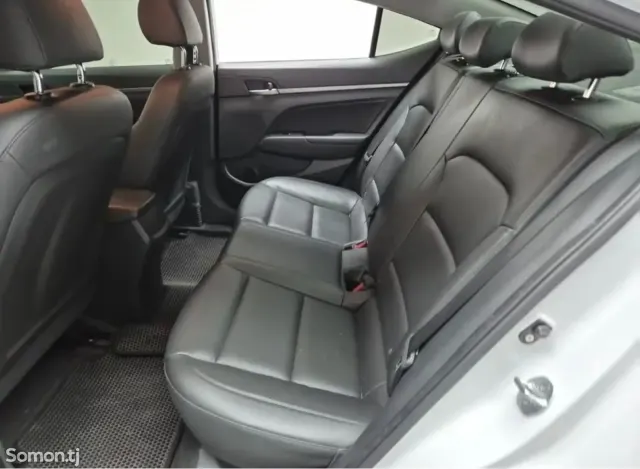 Hyundai Avante 2018 · 1.6 AT