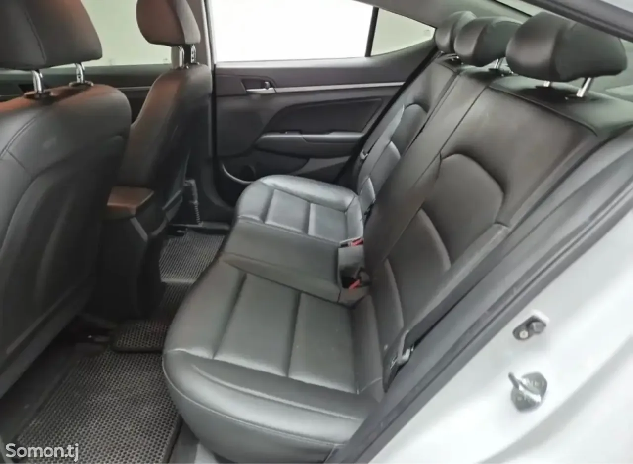 Hyundai Avante 2018 · 1.6 AT