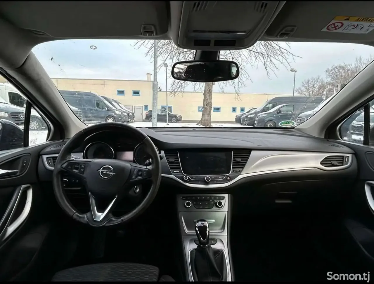 Opel Astra K 2019 · 1.0 MT