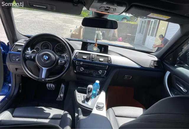 BMW 3 series 2016 · 2.0 AT