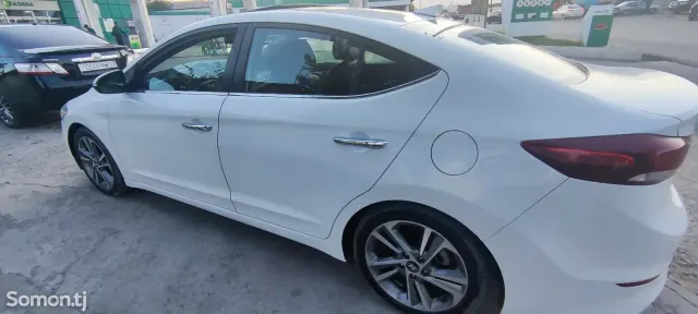 Hyundai Elantra 2017 · 2.0 AT