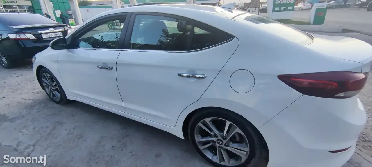 Hyundai Elantra 2017 · 2.0 AT
