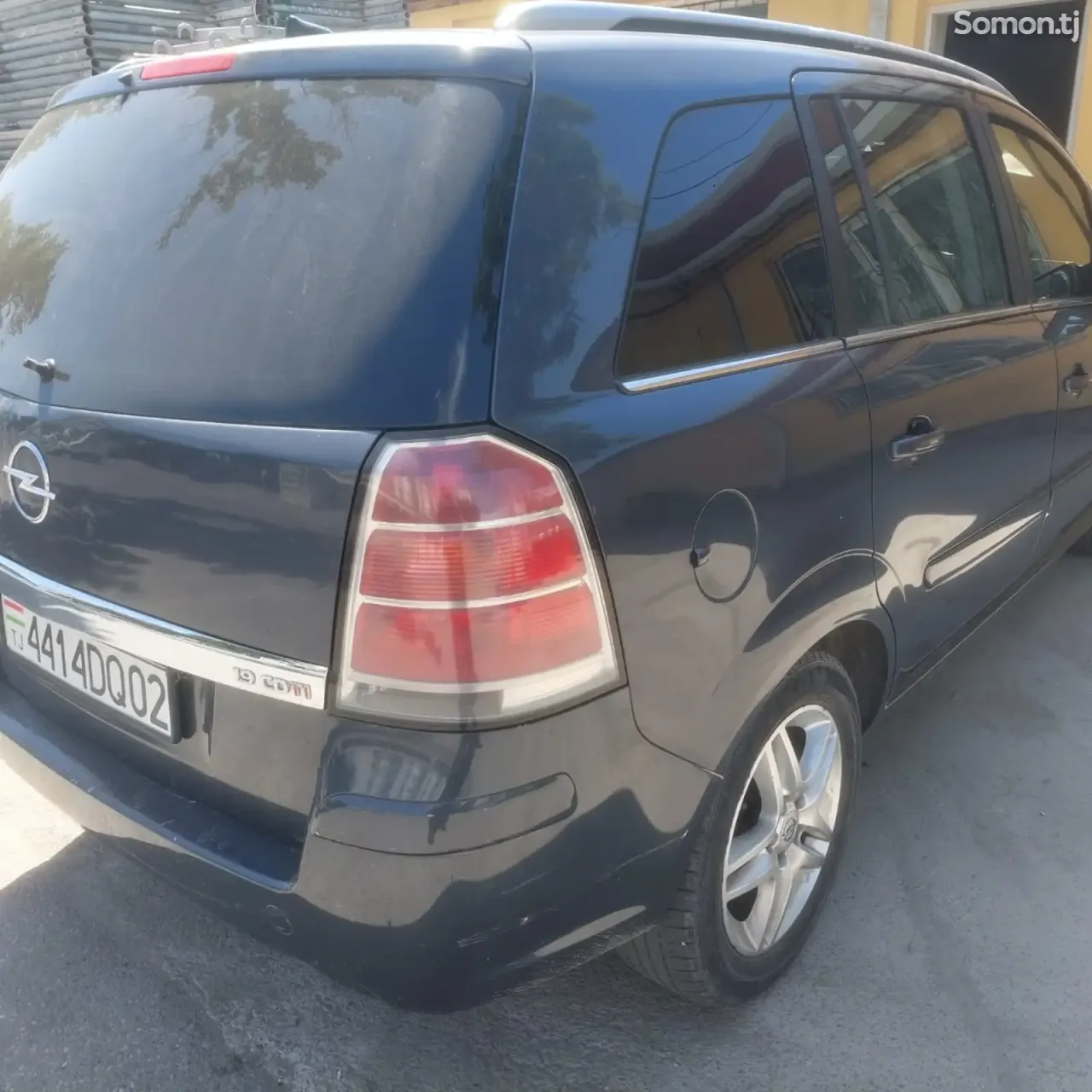 Opel Zafira 2007 · 1.9 MT