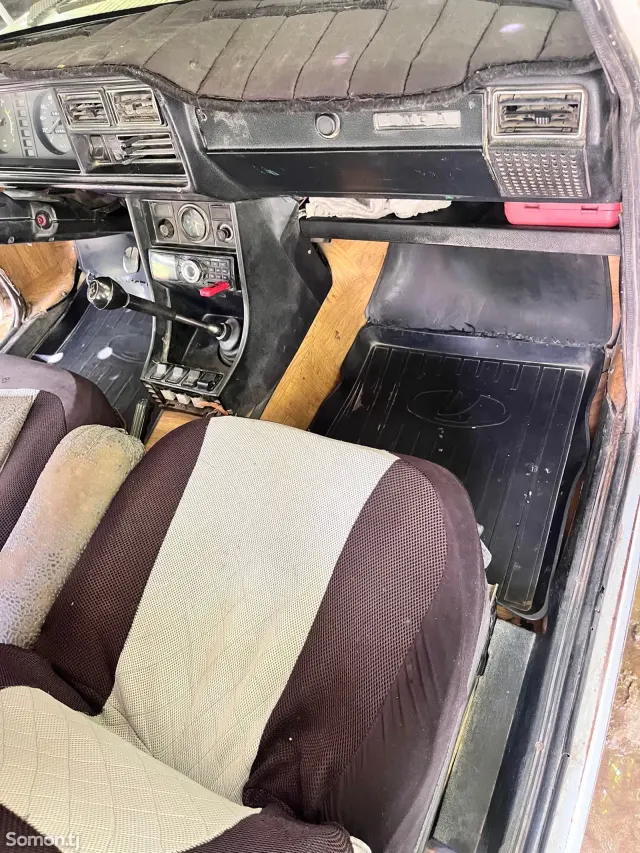 Lada (ВАЗ) 2107 2004 · 1.6 MT