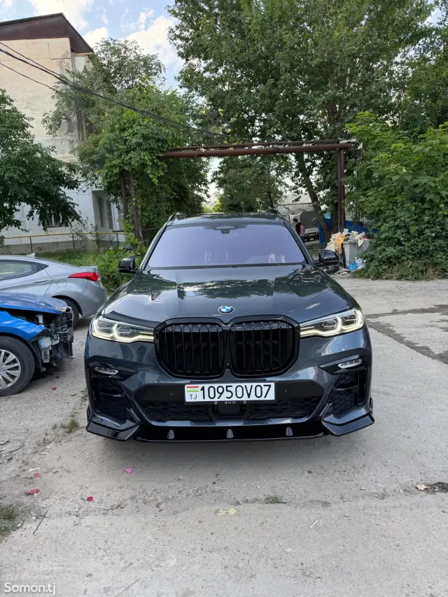 BMW X7 2022 · 4.0 AT