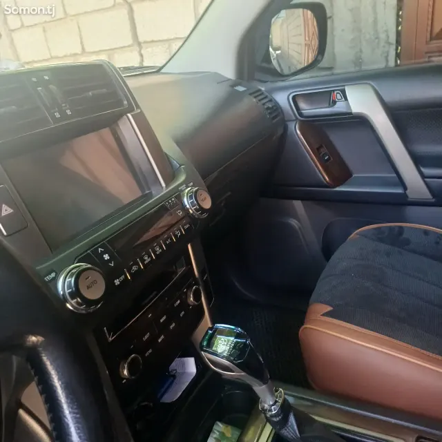 Toyota Land Cruiser Prado 2013 · 2.7 MT
