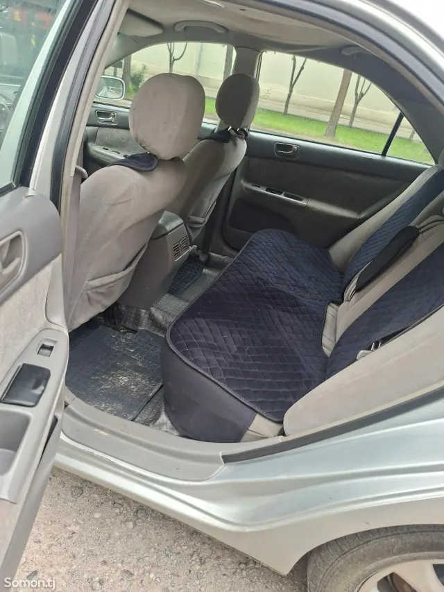Toyota Camry 2004 · 2.4 MT