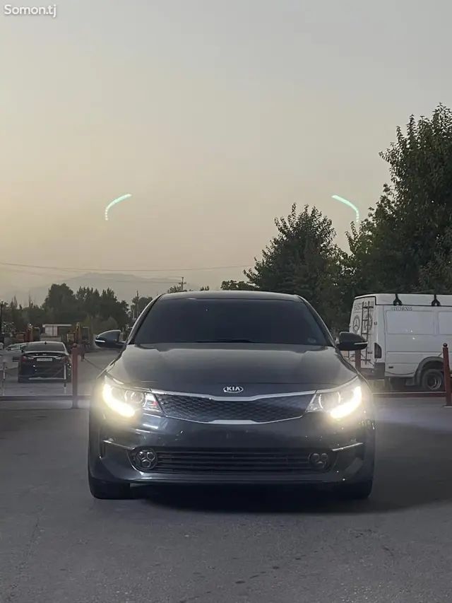 Kia K5 2018 · 2.4 AT