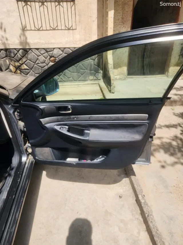 Audi A4 1994 · 1.6 MT