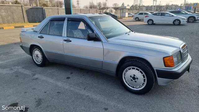 Mercedes-Benz W201 1991 · 2.3 MT